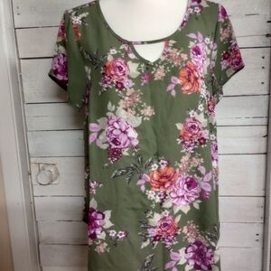 Torrid Green Floral Print Short Sleeve Pullover V-Neck Blouse Women's Medium/Lrg